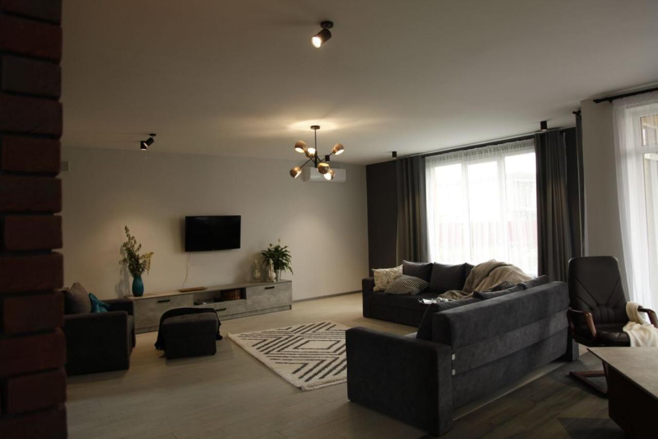 Uzhorod 3 Room Lovely House Екстер'єр фото