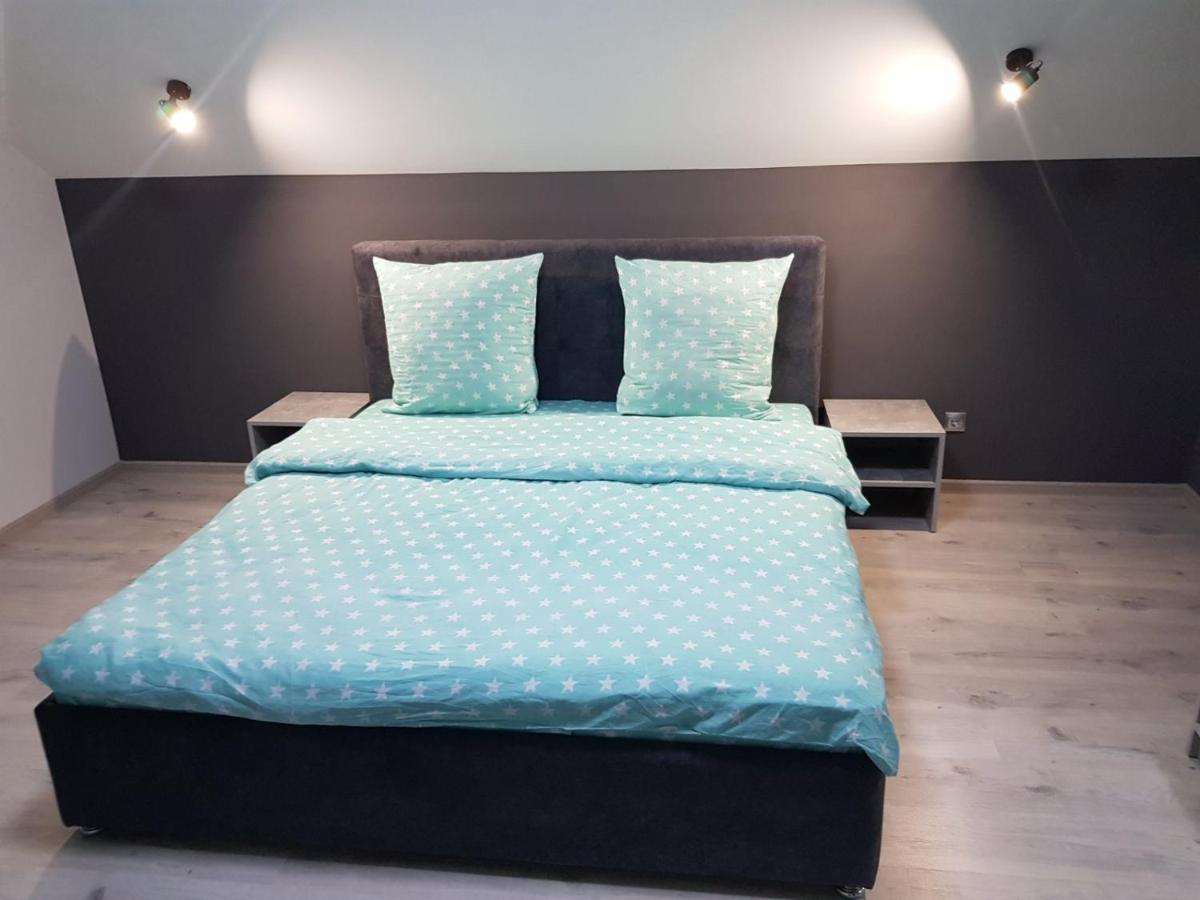 Uzhorod 3 Room Lovely House Екстер'єр фото